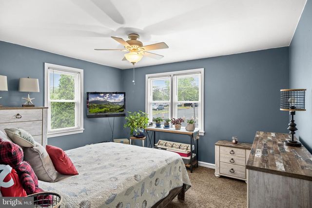 23 W MILL RD, Maple Shade, NJ 08052
