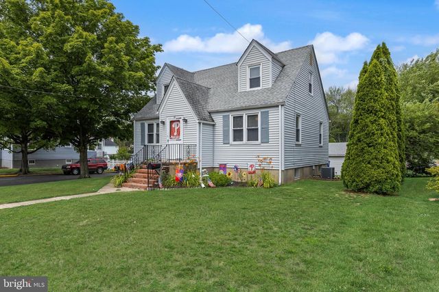 23 W MILL RD, Maple Shade, NJ 08052