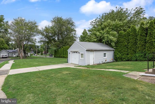 23 W MILL RD, Maple Shade, NJ 08052