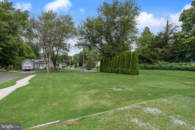 23 W MILL RD, Maple Shade, NJ 08052