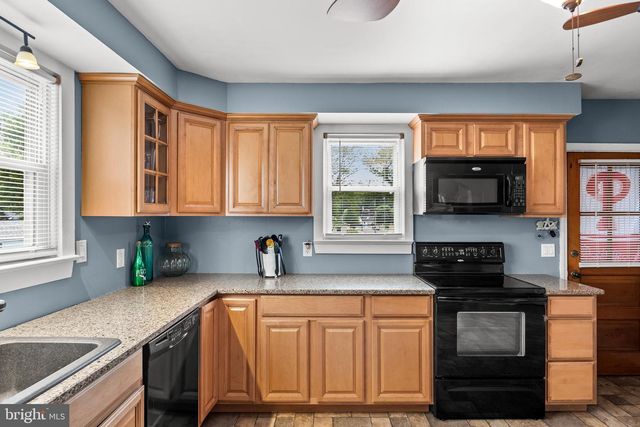 23 W MILL RD, Maple Shade, NJ 08052