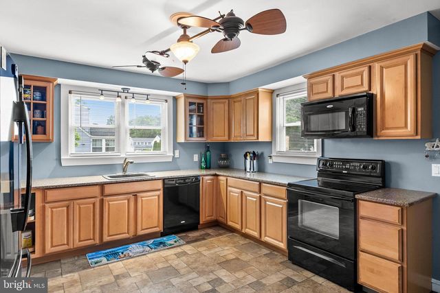 23 W MILL RD, Maple Shade, NJ 08052