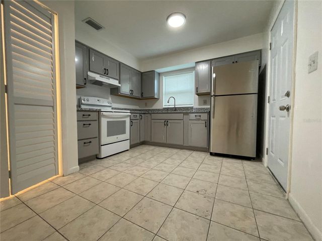 10405 N JASMINE AVENUE, Tampa, FL 33612