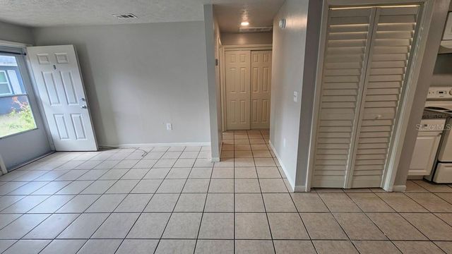 10405 N JASMINE AVENUE, Tampa, FL 33612