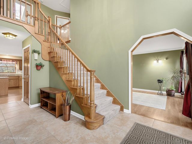 230 Plumtree Lane, West Chicago, IL 60185