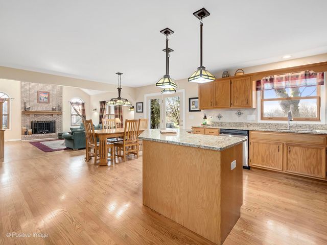 230 Plumtree Lane, West Chicago, IL 60185