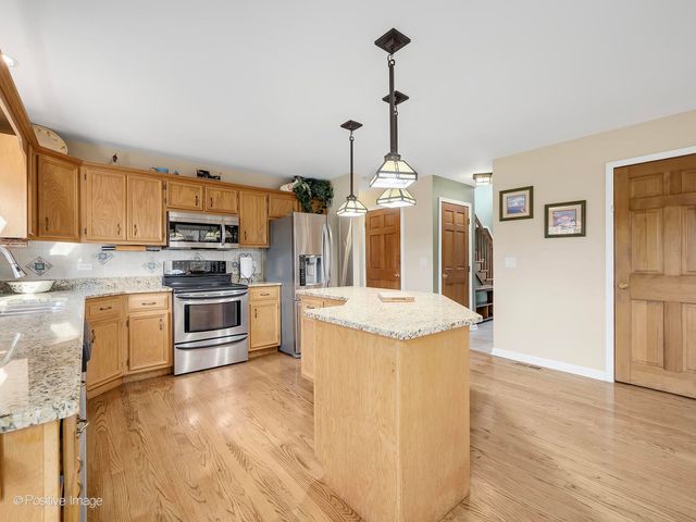 230 Plumtree Lane, West Chicago, IL 60185