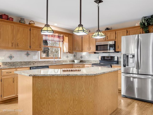 230 Plumtree Lane, West Chicago, IL 60185