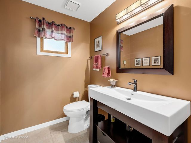 230 Plumtree Lane, West Chicago, IL 60185