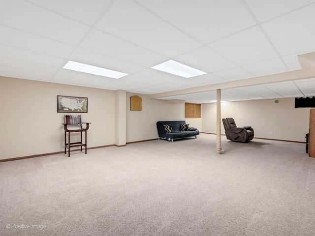 230 Plumtree Lane, West Chicago, IL 60185