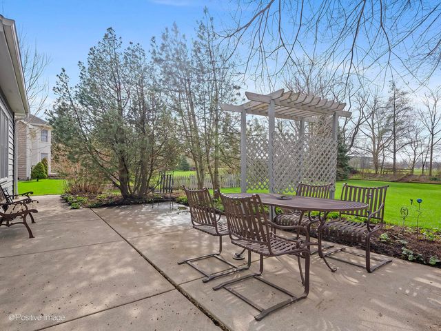 230 Plumtree Lane, West Chicago, IL 60185