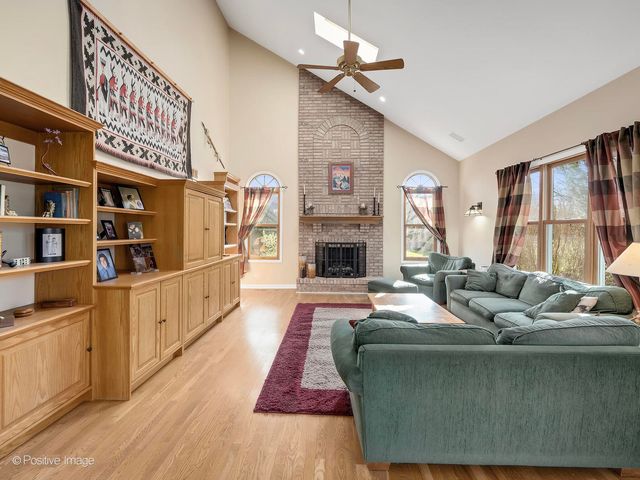 230 Plumtree Lane, West Chicago, IL 60185