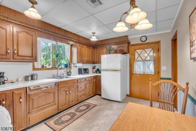 1612 W Camplain Rd, Manville Boro, NJ 08835