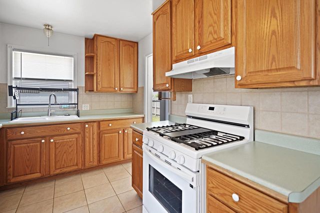 7018 31st AVENUE, Kenosha, WI 53142