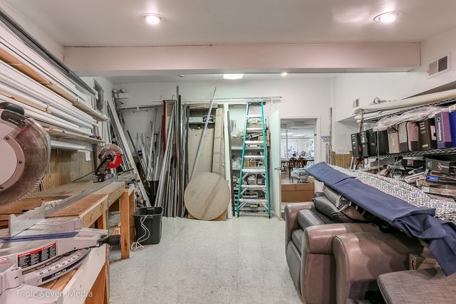 5802 W HIGGINS Avenue, Chicago, IL 60630