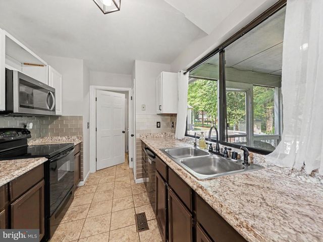 4303 LAKEVIEW PKWY, Locust Grove, VA 22508