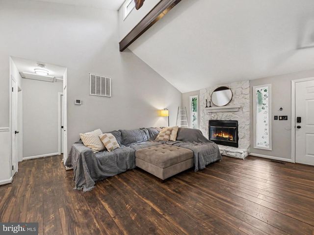 4303 LAKEVIEW PKWY, Locust Grove, VA 22508