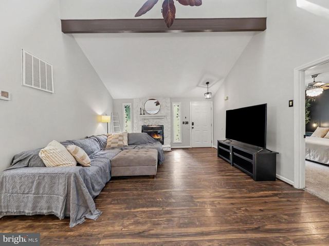 4303 LAKEVIEW PKWY, Locust Grove, VA 22508