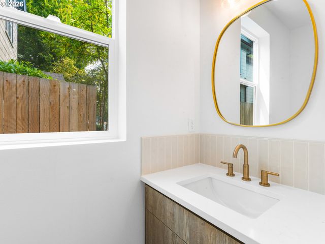 2727 Se Clinton St, Portland, OR 97202