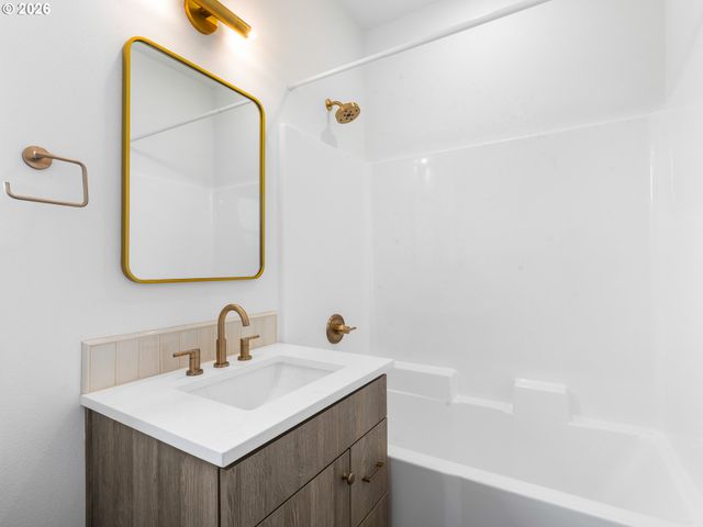 2727 Se Clinton St, Portland, OR 97202