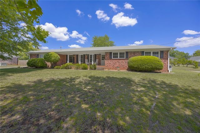 205 Meadow Lane, Easley, SC 29642