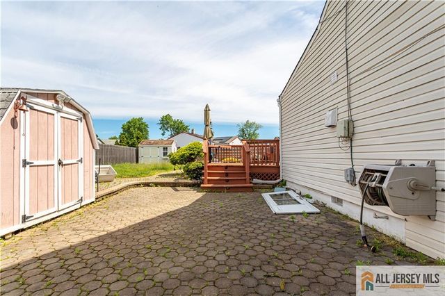 16 W Susan Street, Hazlet, NJ 07730