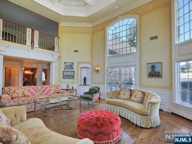 27 Roberts Road, Englewood Cliffs, NJ 07632