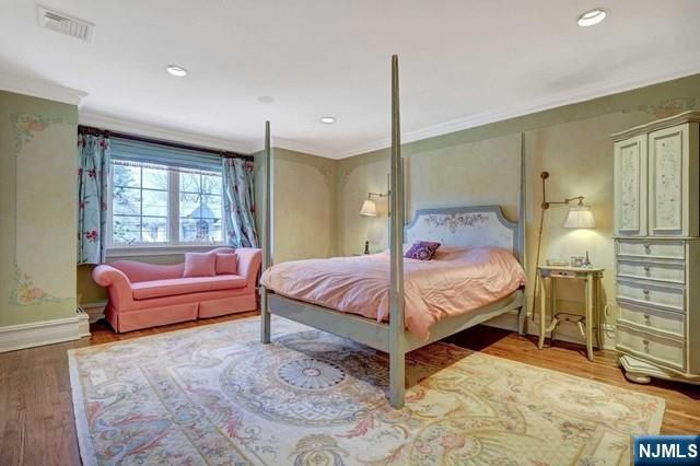 27 Roberts Road, Englewood Cliffs, NJ 07632