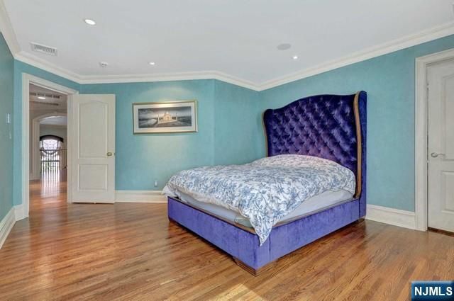 27 Roberts Road, Englewood Cliffs, NJ 07632