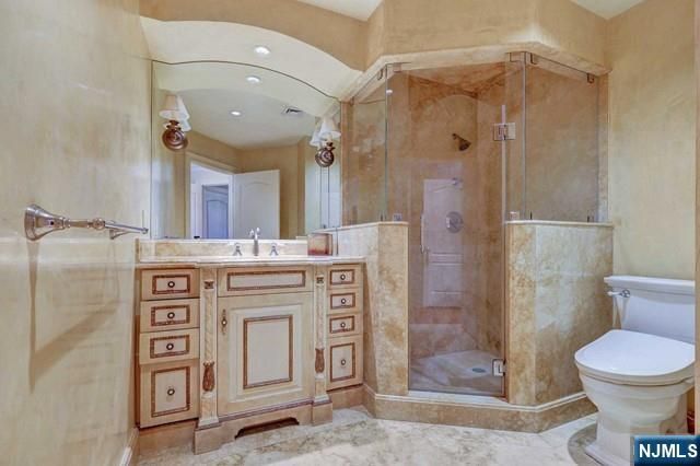 27 Roberts Road, Englewood Cliffs, NJ 07632