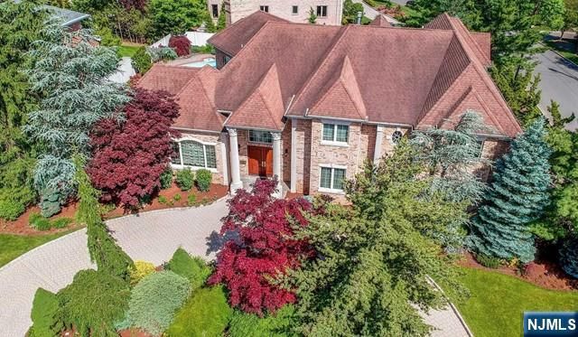 27 Roberts Road, Englewood Cliffs, NJ 07632