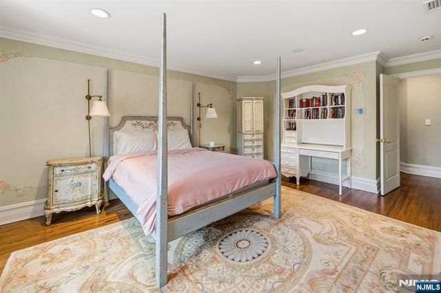 27 Roberts Road, Englewood Cliffs, NJ 07632