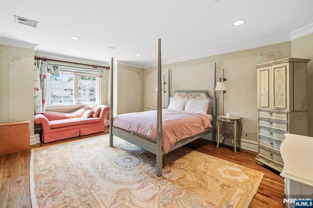 27 Roberts Road, Englewood Cliffs, NJ 07632