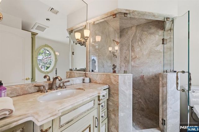 27 Roberts Road, Englewood Cliffs, NJ 07632