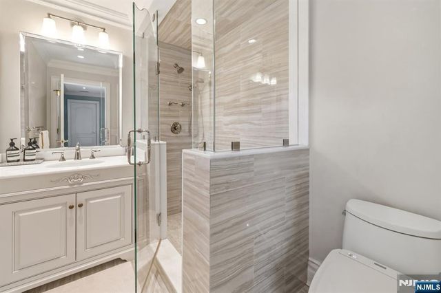 27 Roberts Road, Englewood Cliffs, NJ 07632
