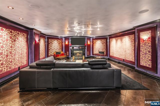 27 Roberts Road, Englewood Cliffs, NJ 07632
