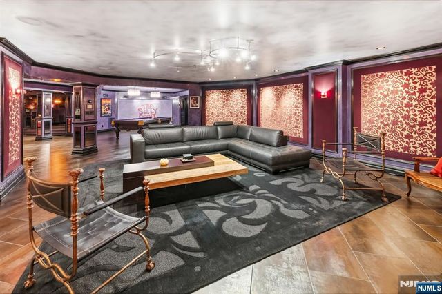 27 Roberts Road, Englewood Cliffs, NJ 07632
