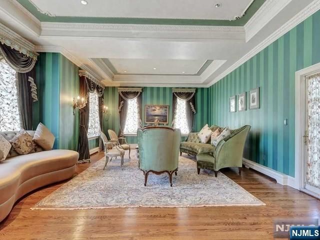 27 Roberts Road, Englewood Cliffs, NJ 07632