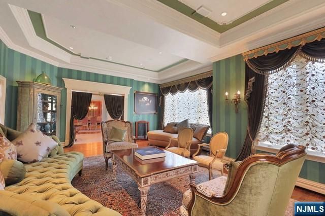 27 Roberts Road, Englewood Cliffs, NJ 07632