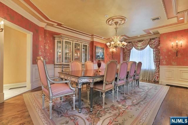 27 Roberts Road, Englewood Cliffs, NJ 07632