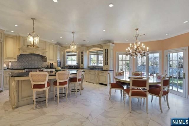 27 Roberts Road, Englewood Cliffs, NJ 07632