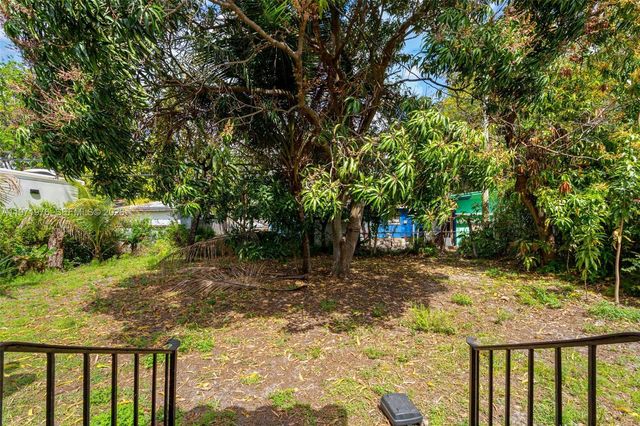 9201 NW 33rd Ave Road, Miami, FL 33147