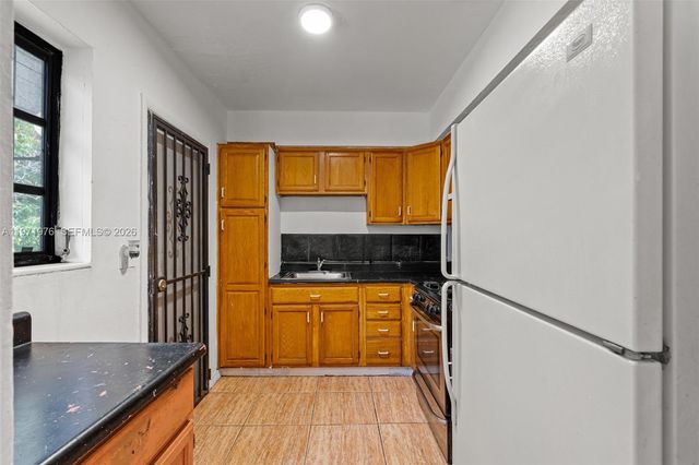9201 NW 33rd Ave Road, Miami, FL 33147