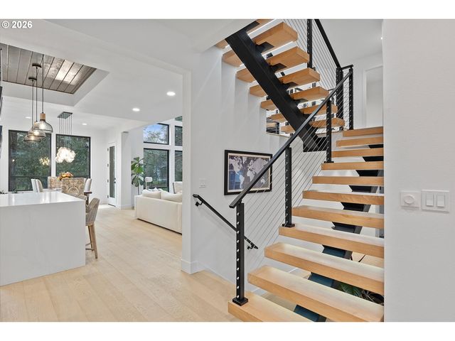 19245 Sw HEIGHTSVIEW Dr, Beaverton, OR 97007