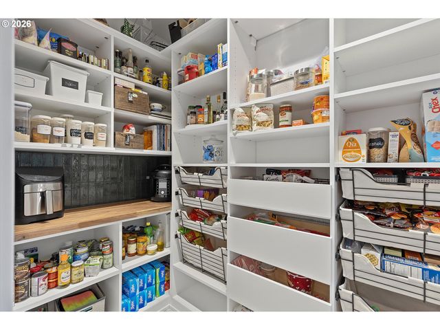 19245 Sw HEIGHTSVIEW Dr, Beaverton, OR 97007