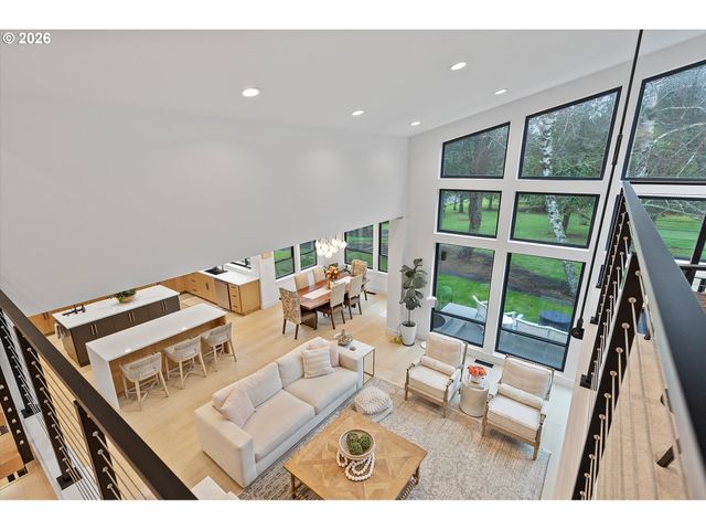 19245 Sw HEIGHTSVIEW Dr, Beaverton, OR 97007