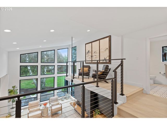 19245 Sw HEIGHTSVIEW Dr, Beaverton, OR 97007