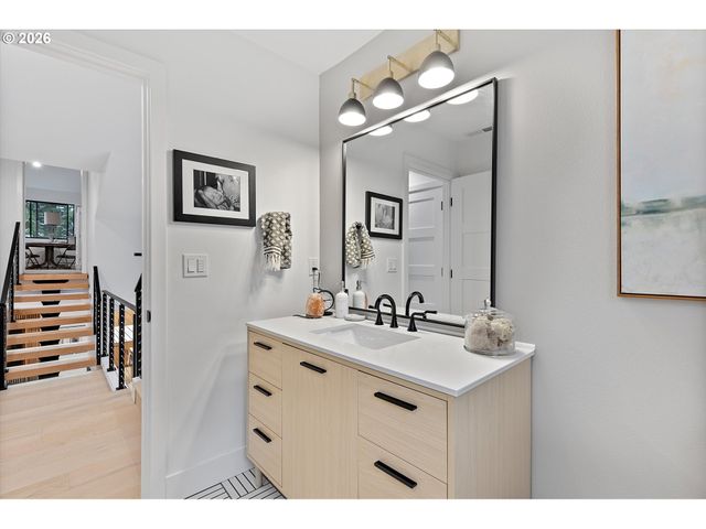 19245 Sw HEIGHTSVIEW Dr, Beaverton, OR 97007