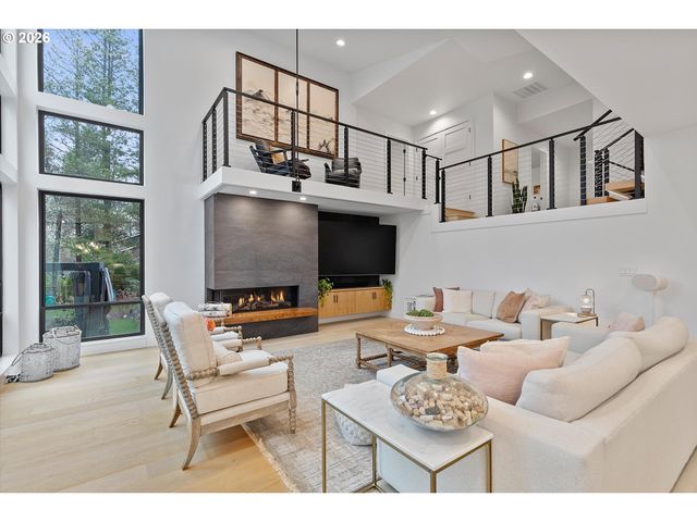 19245 Sw HEIGHTSVIEW Dr, Beaverton, OR 97007