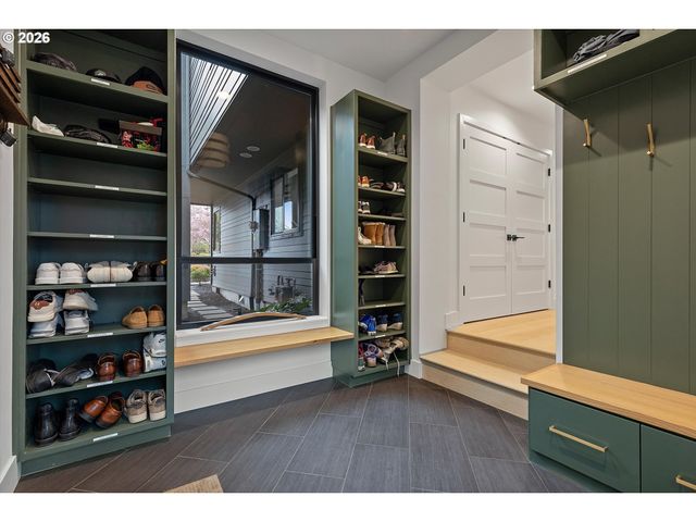 19245 Sw HEIGHTSVIEW Dr, Beaverton, OR 97007